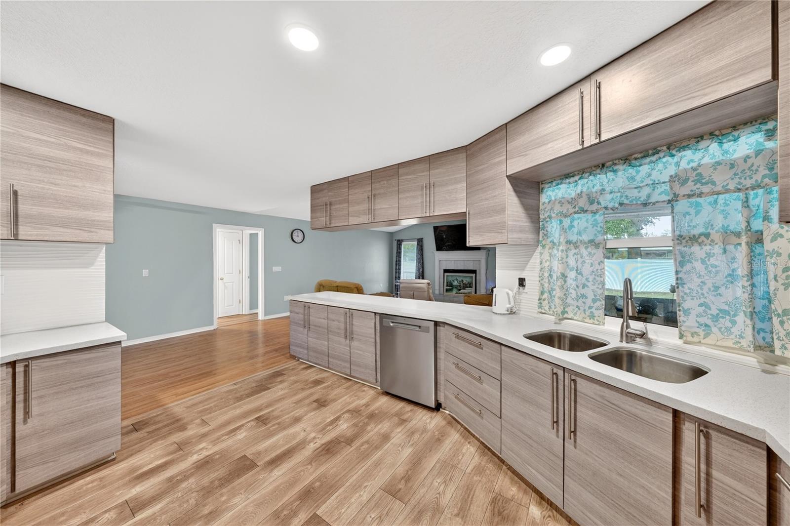 SHERWOOD LAKES - Residential