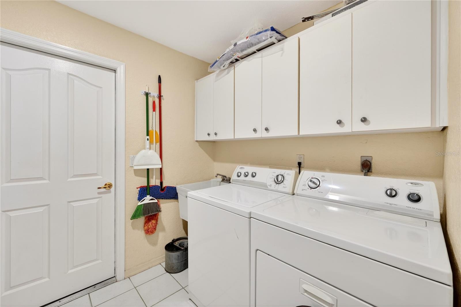 SHERWOOD LAKES - Residential
