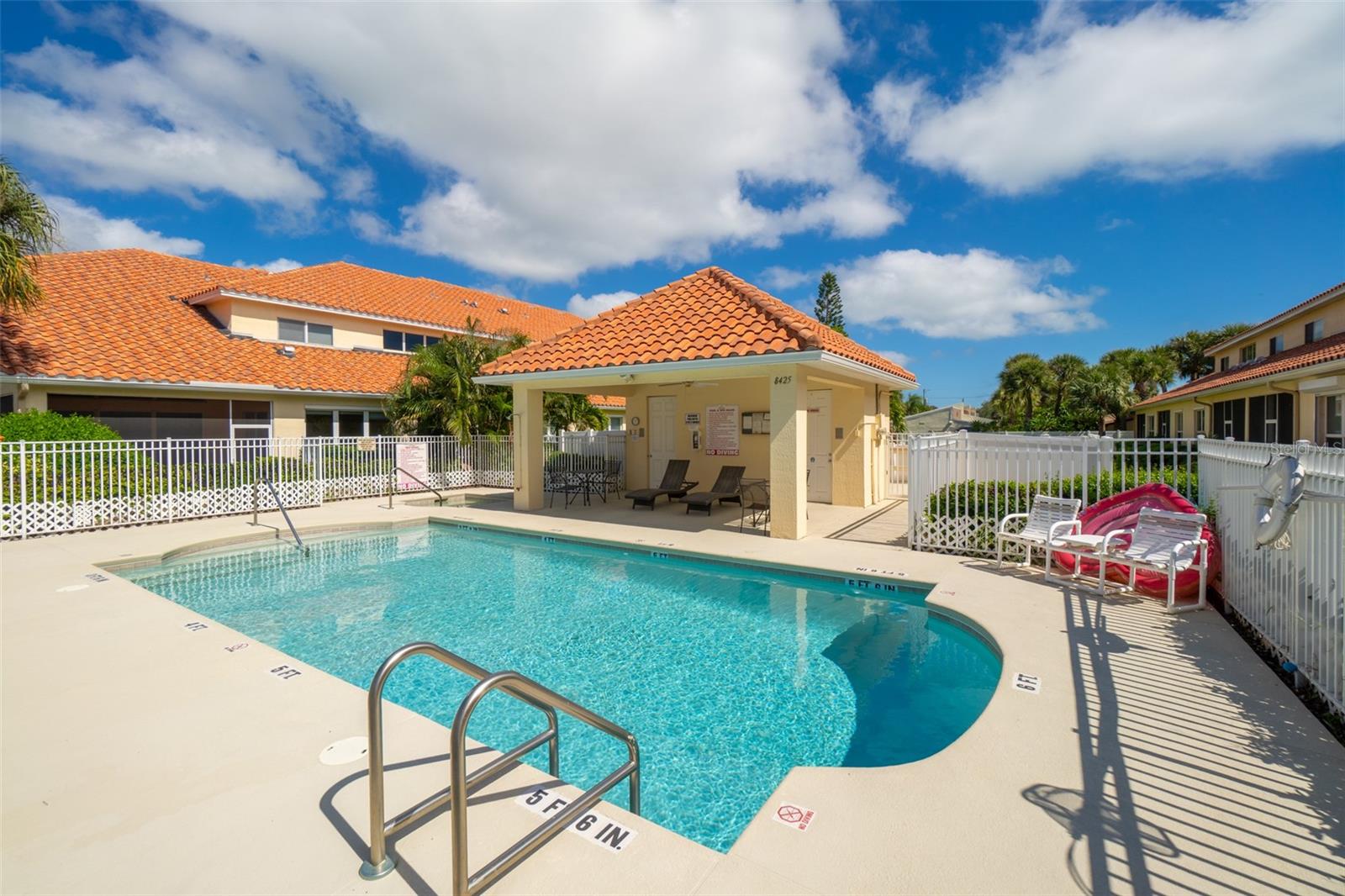 PERLAS DEL MAR CONDO - Residential