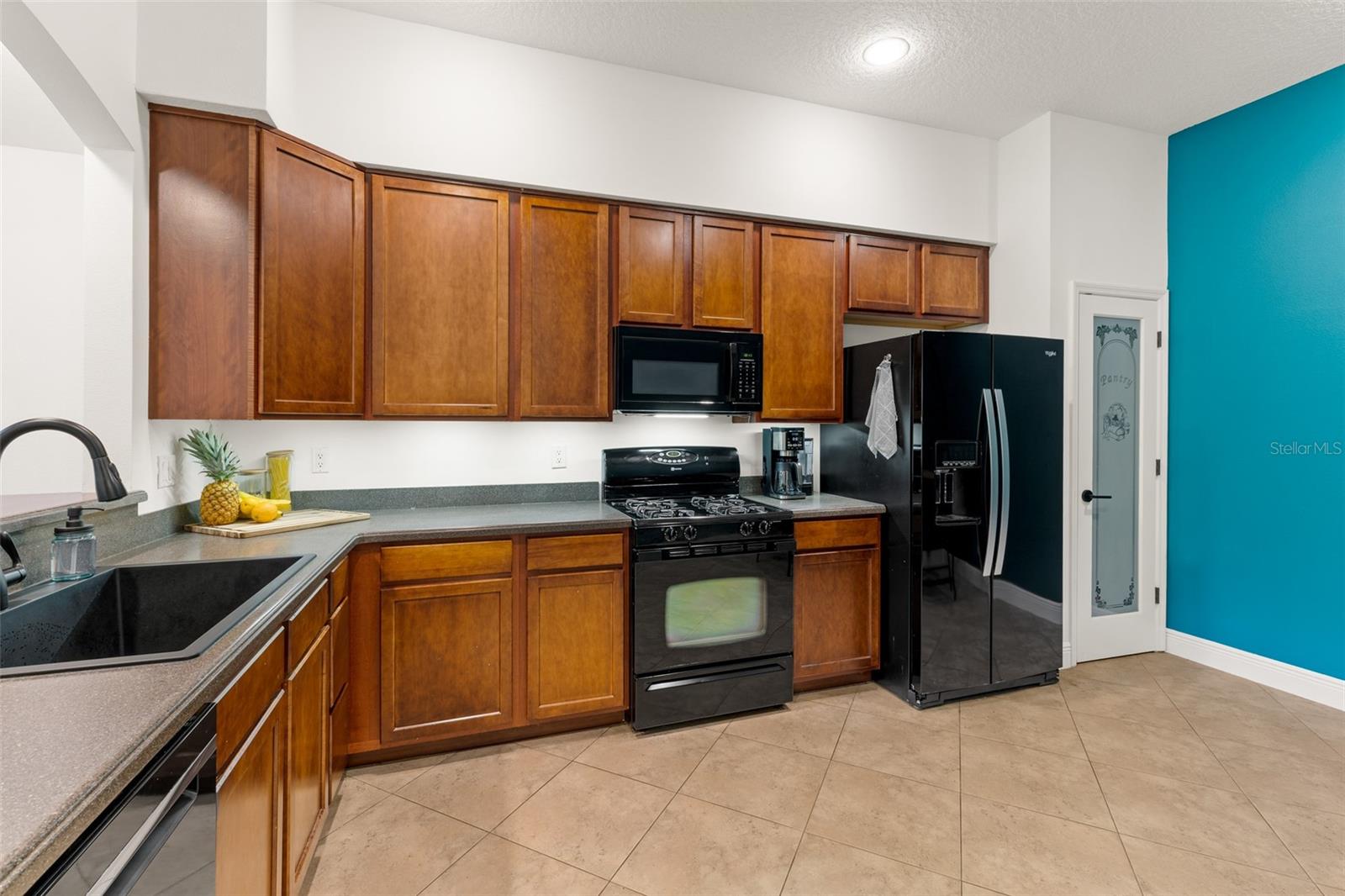 PERLAS DEL MAR CONDO - Residential