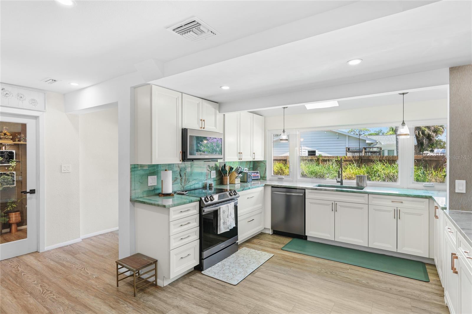 BAY POINT CORR OF - Residential