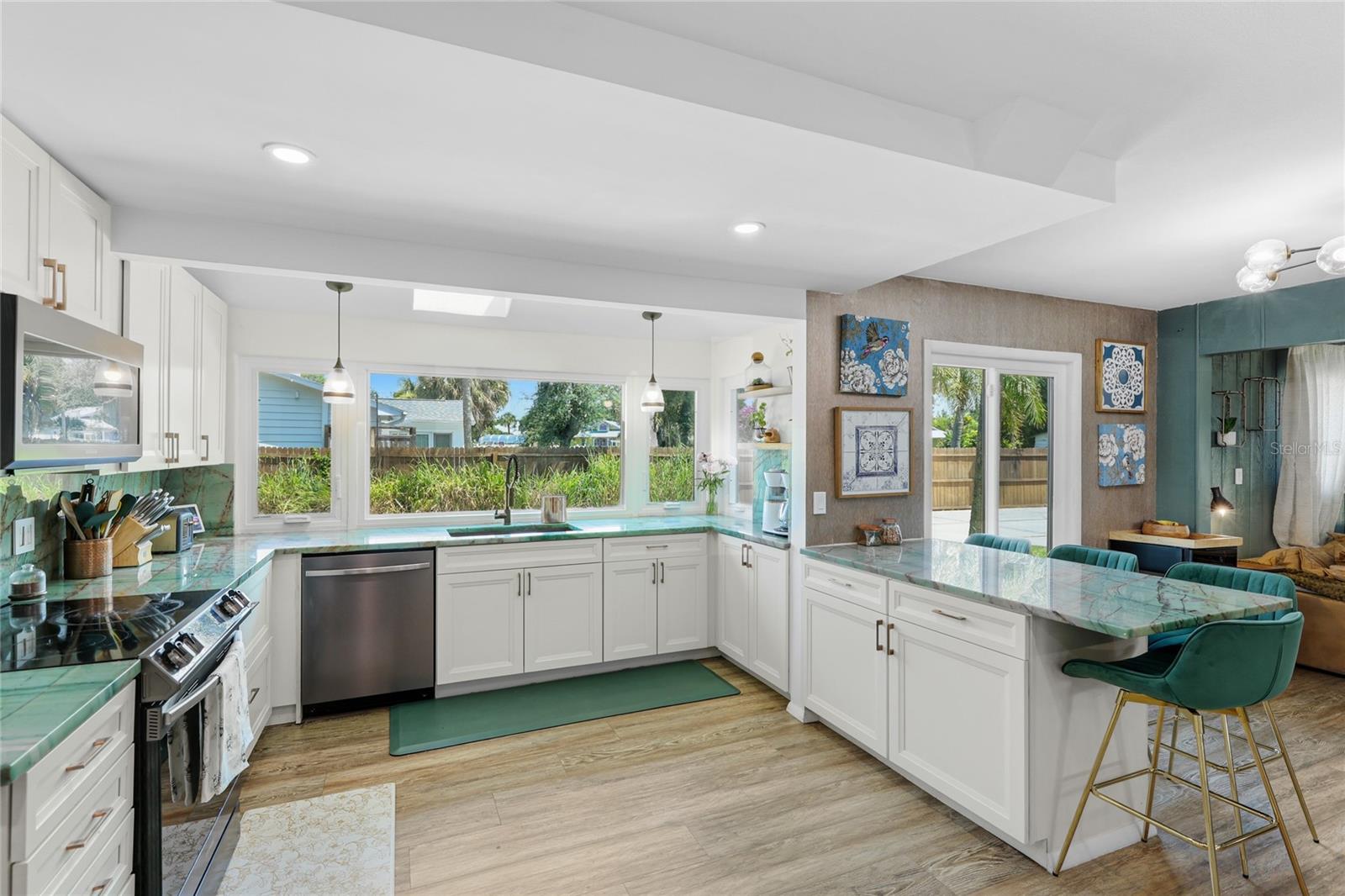 BAY POINT CORR OF - Residential