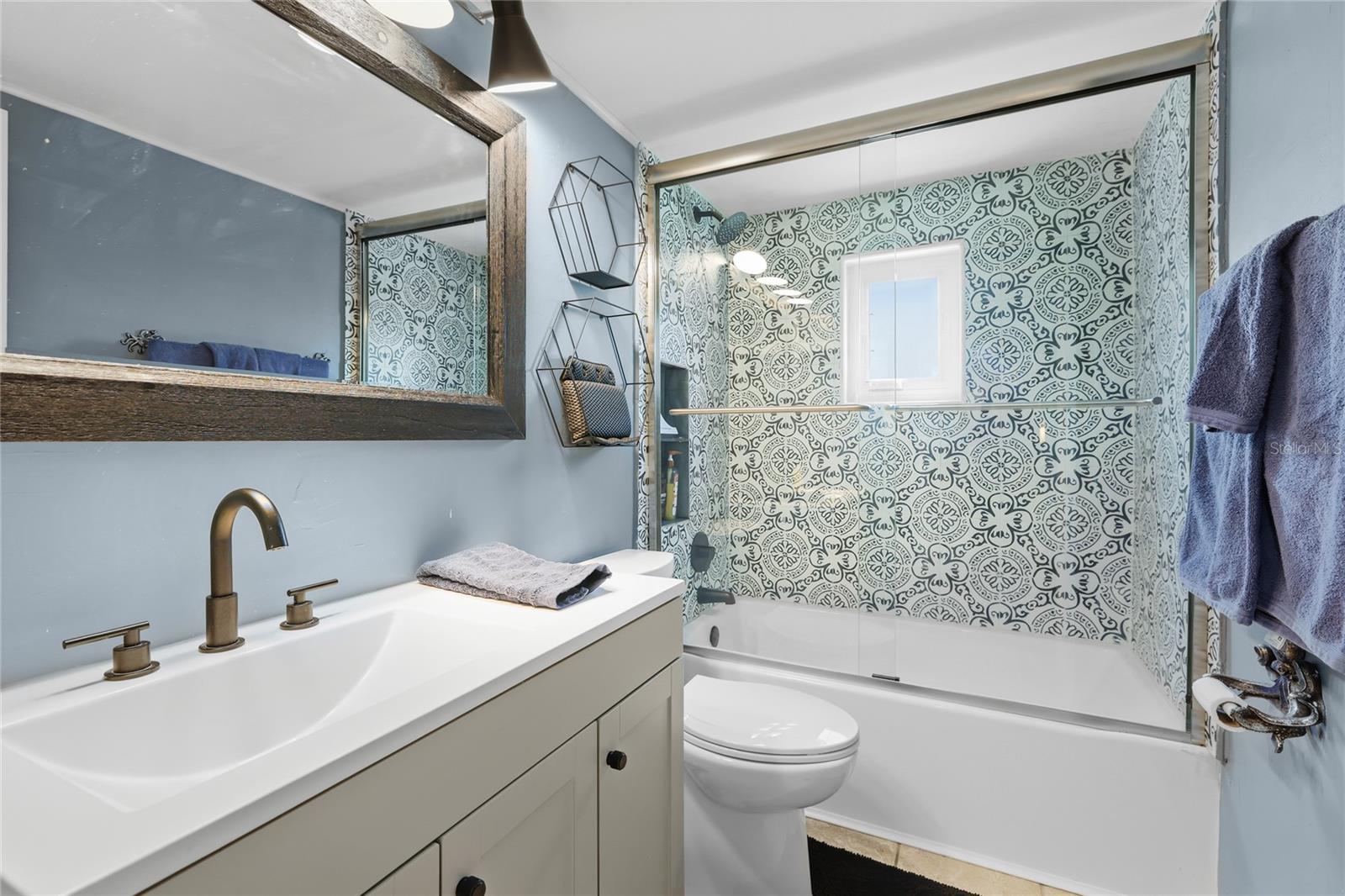 BAY POINT CORR OF - Residential