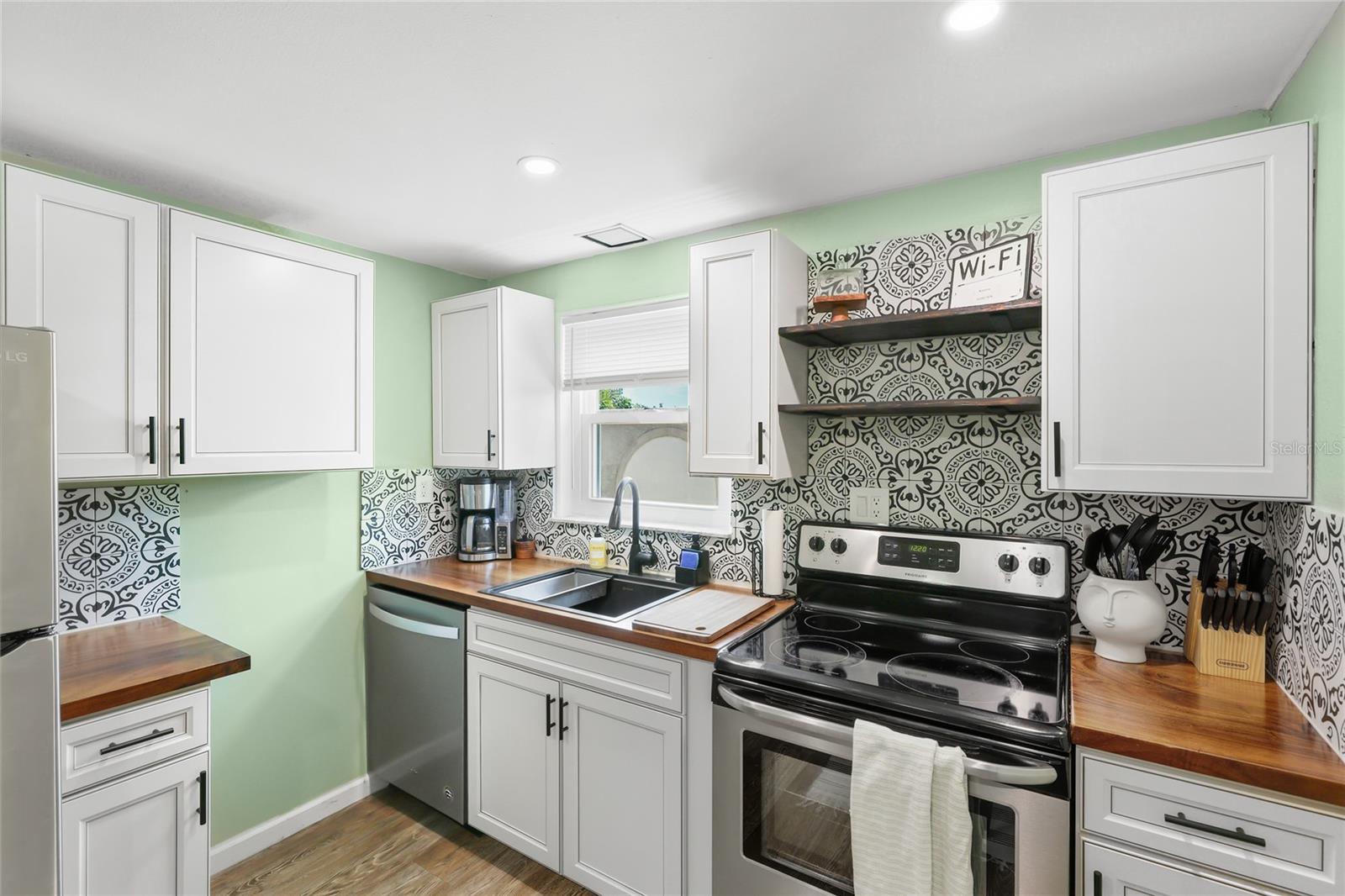 BAY POINT CORR OF - Residential