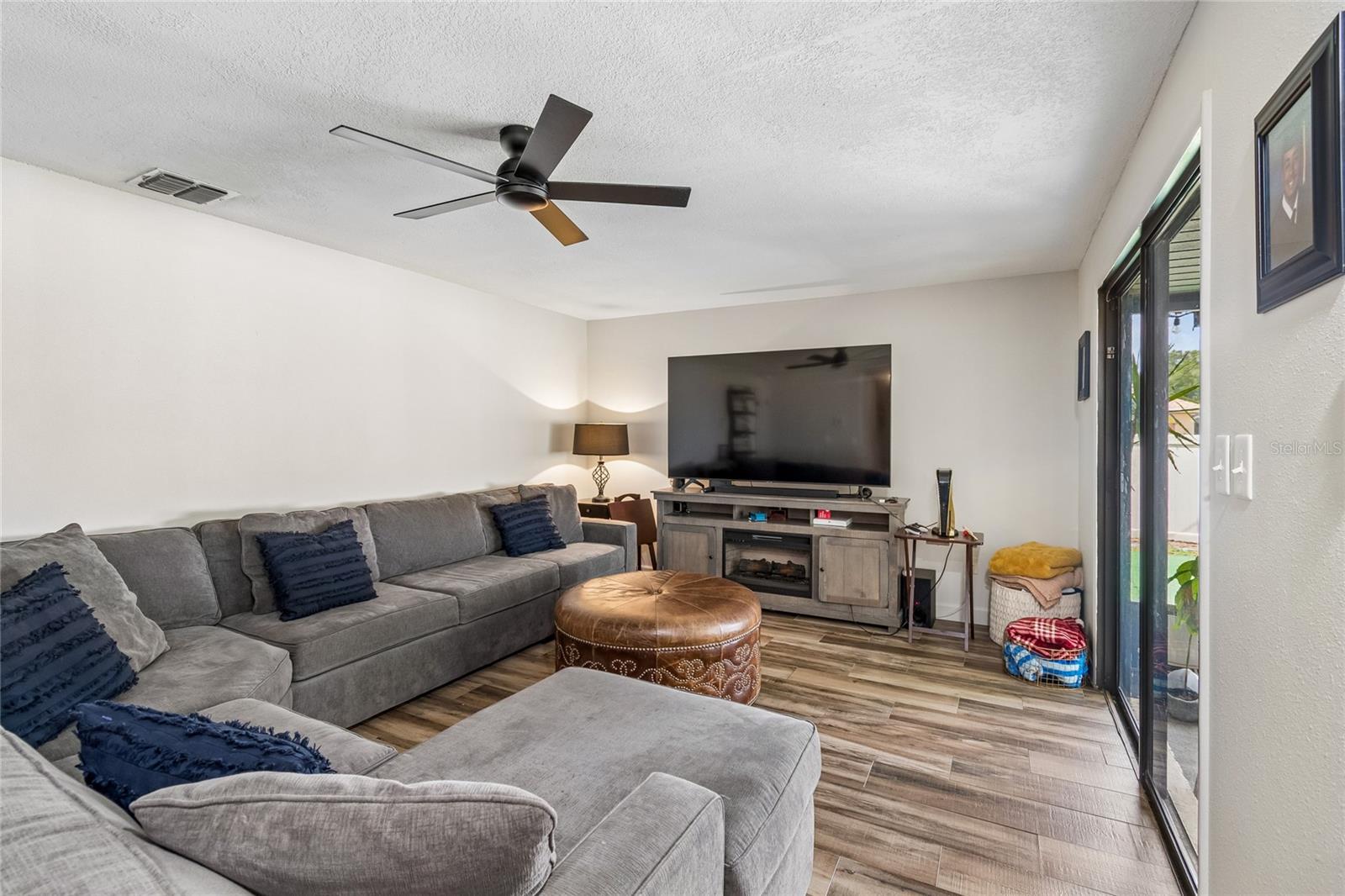 MANDARIN LAKES - Residential