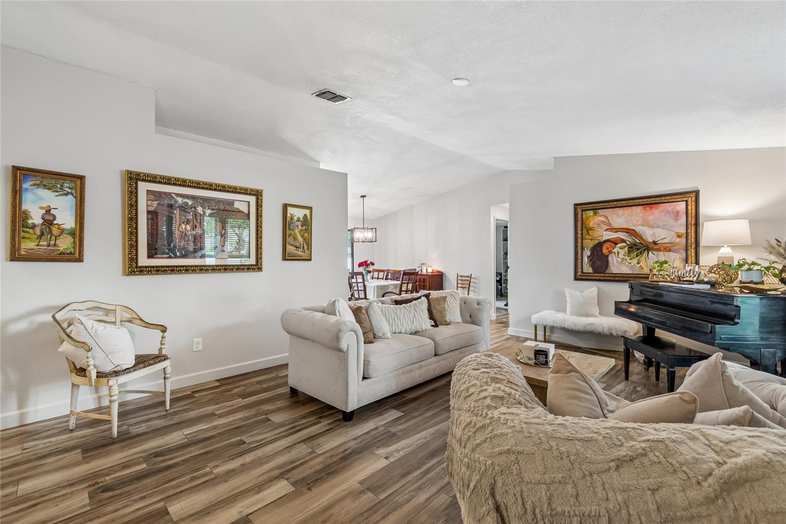 MANDARIN LAKES - Residential