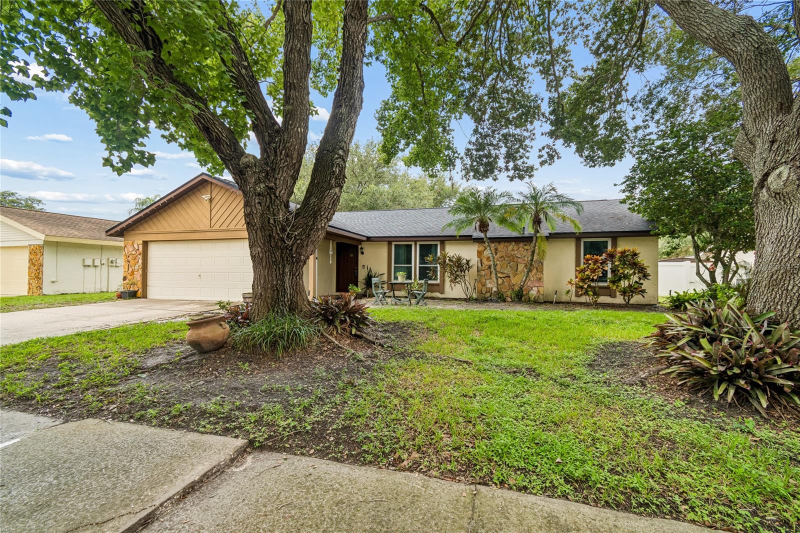 MANDARIN LAKES - Residential