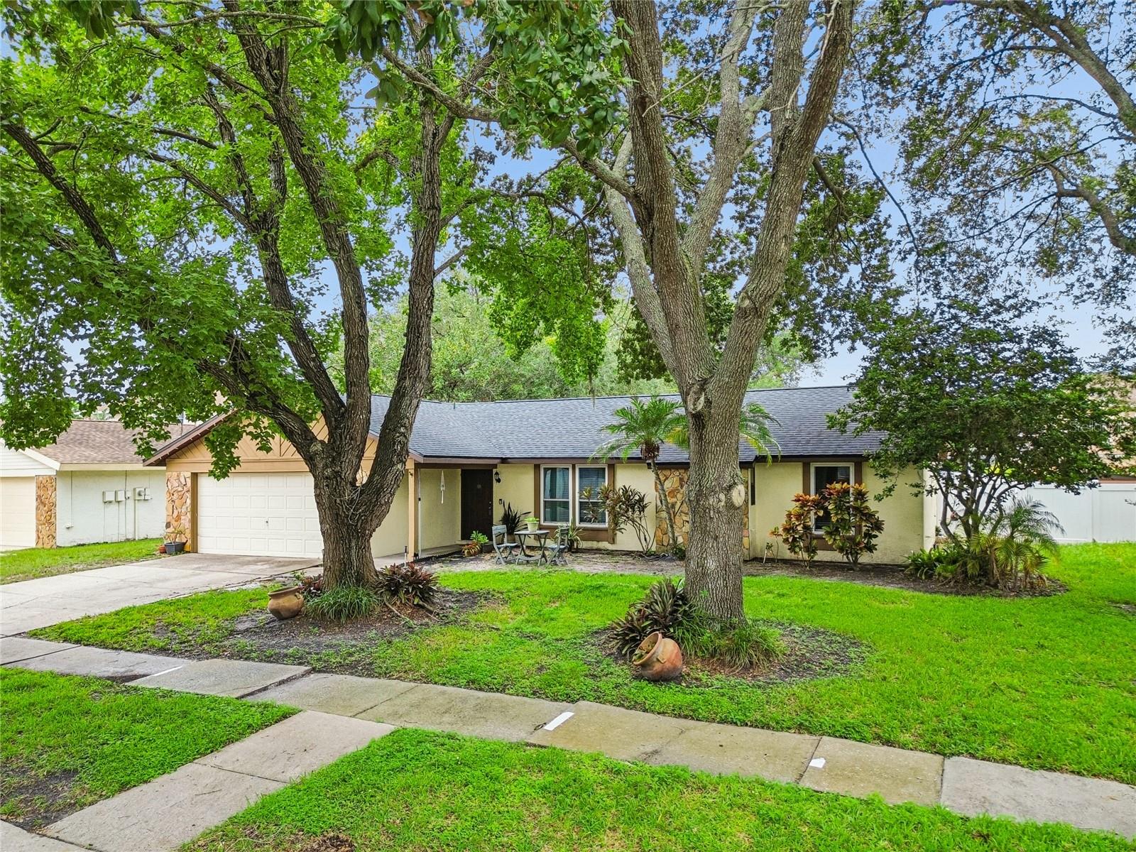 MANDARIN LAKES - Residential