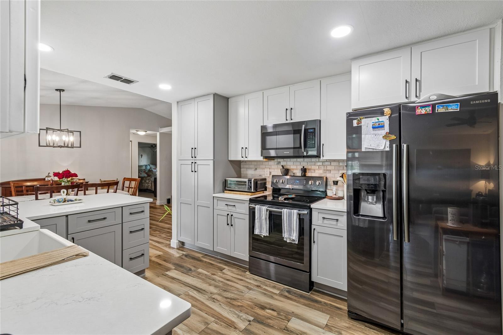 MANDARIN LAKES - Residential