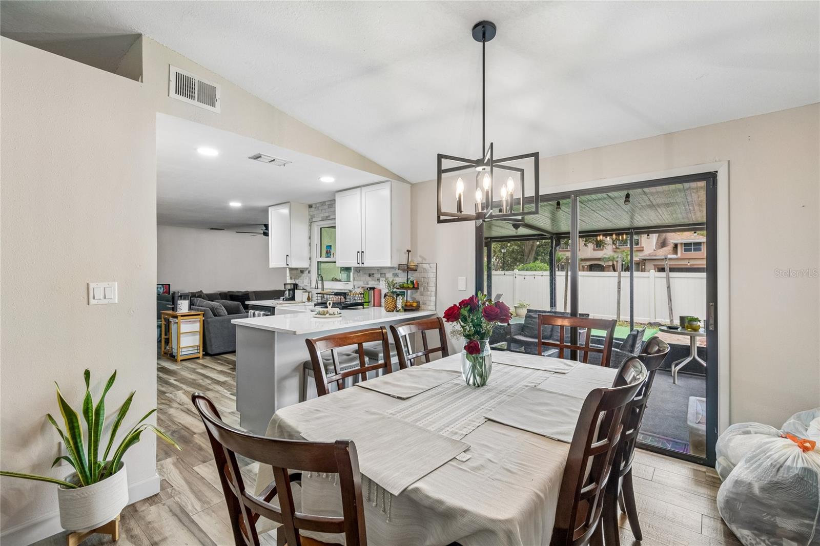 MANDARIN LAKES - Residential