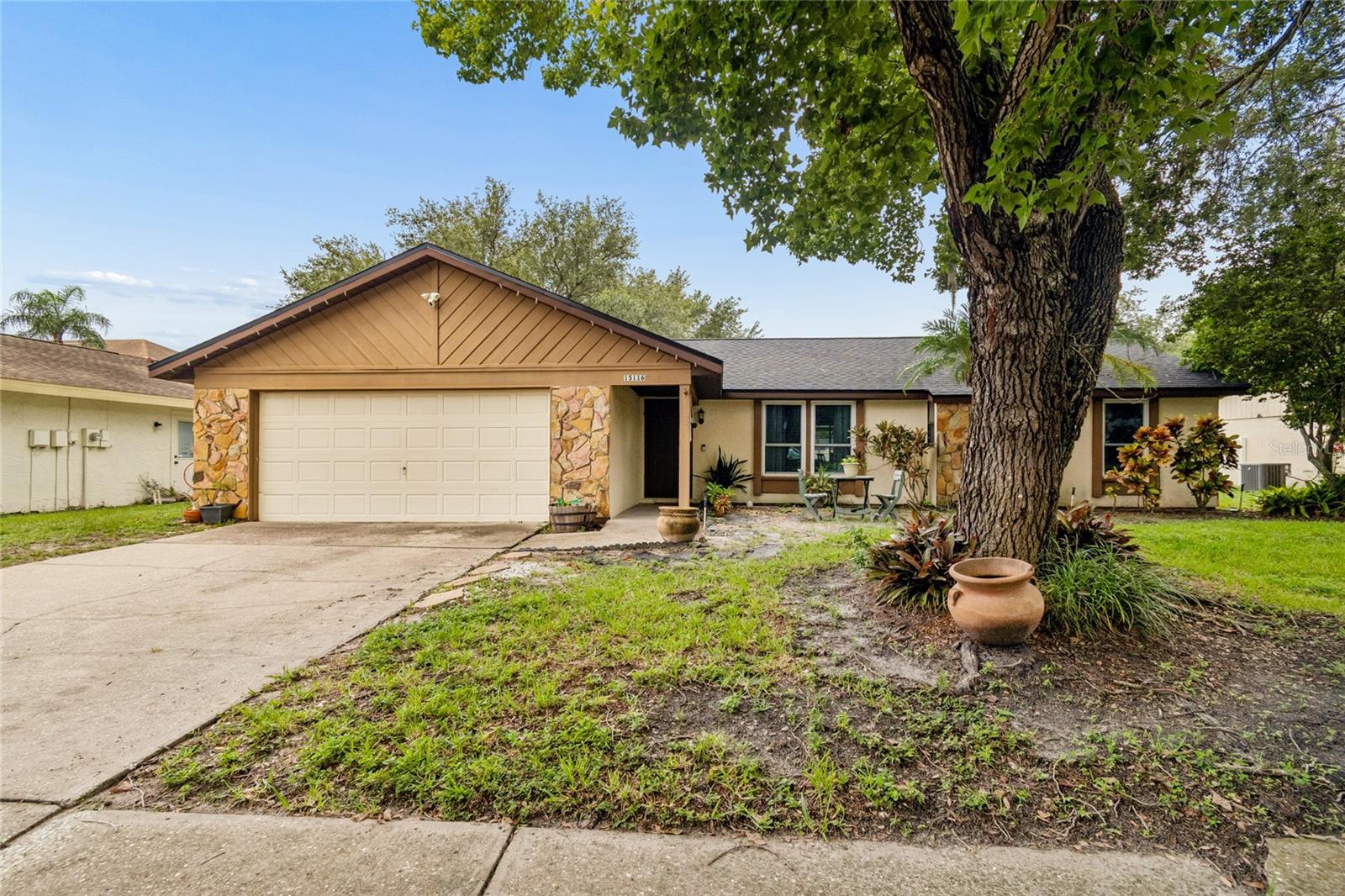 MANDARIN LAKES - Residential