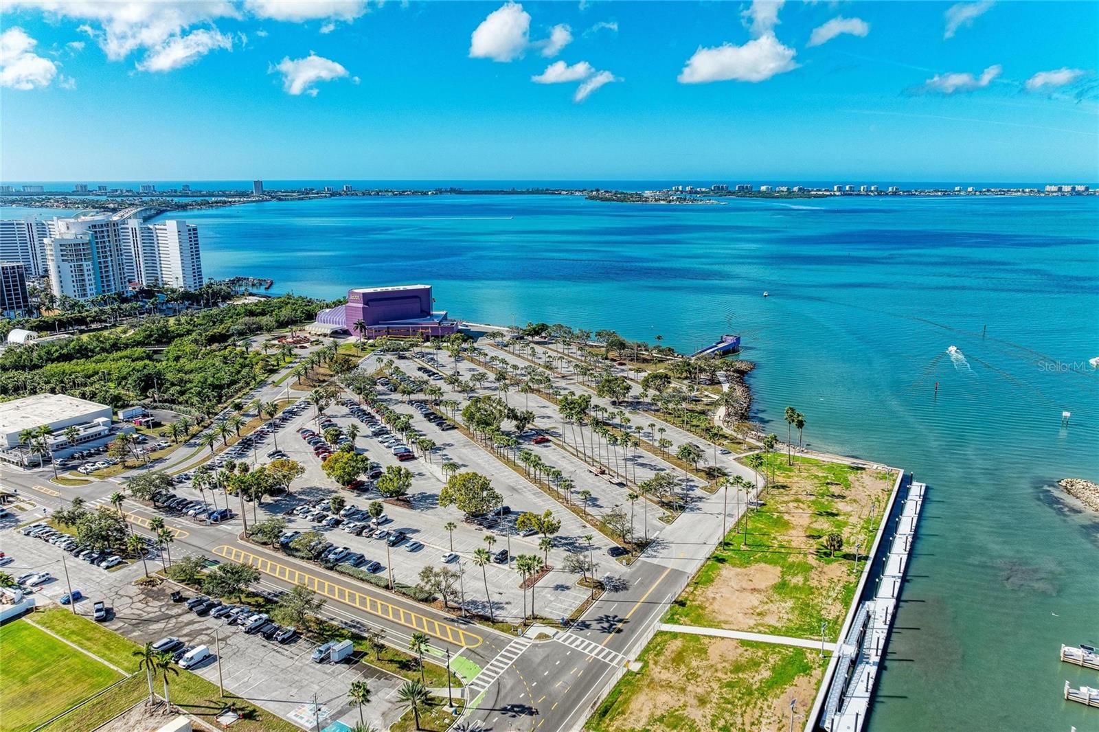 BROADWAY PROMENADE - Residential