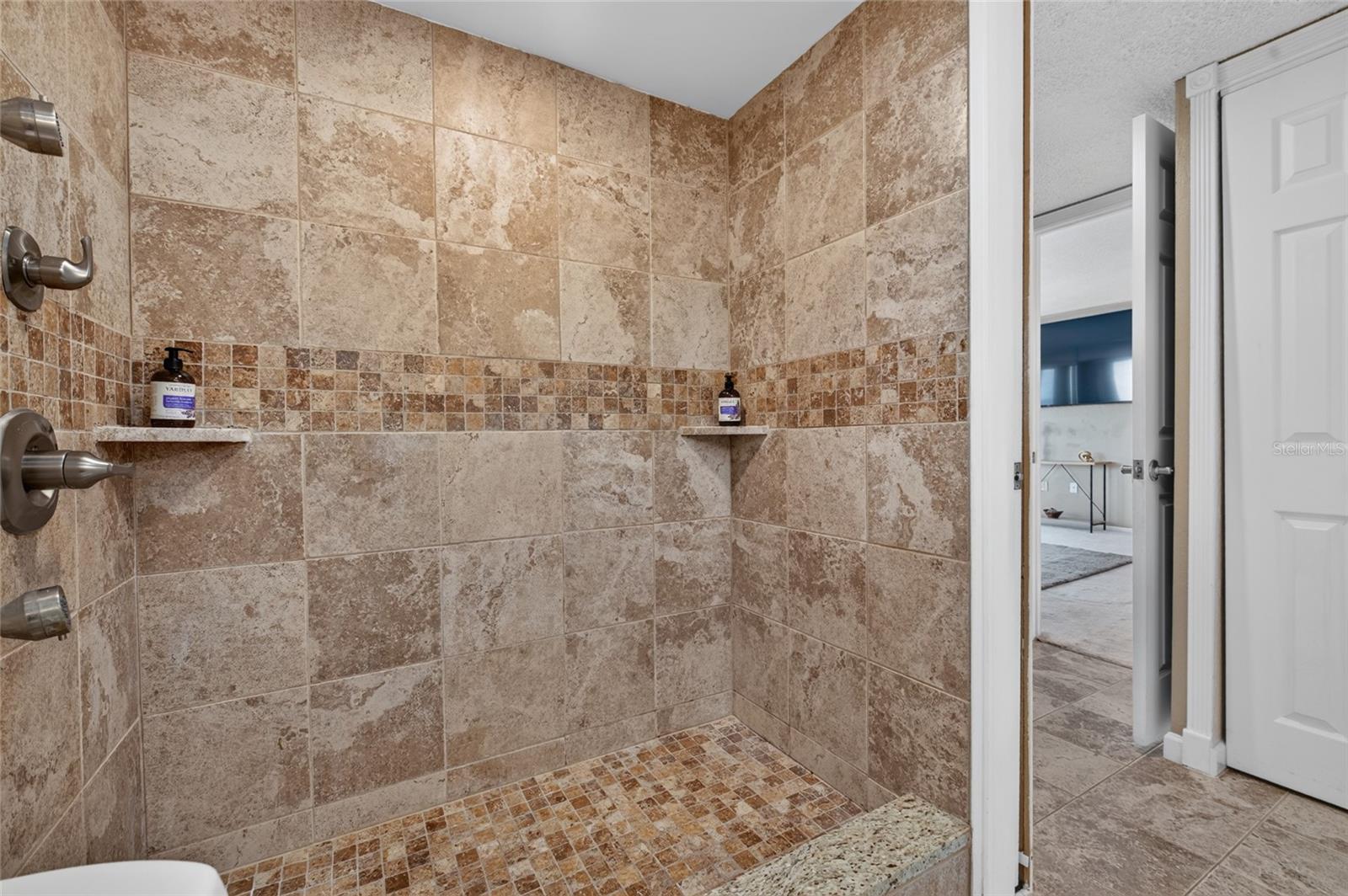 OCEANS SEVEN - Residential