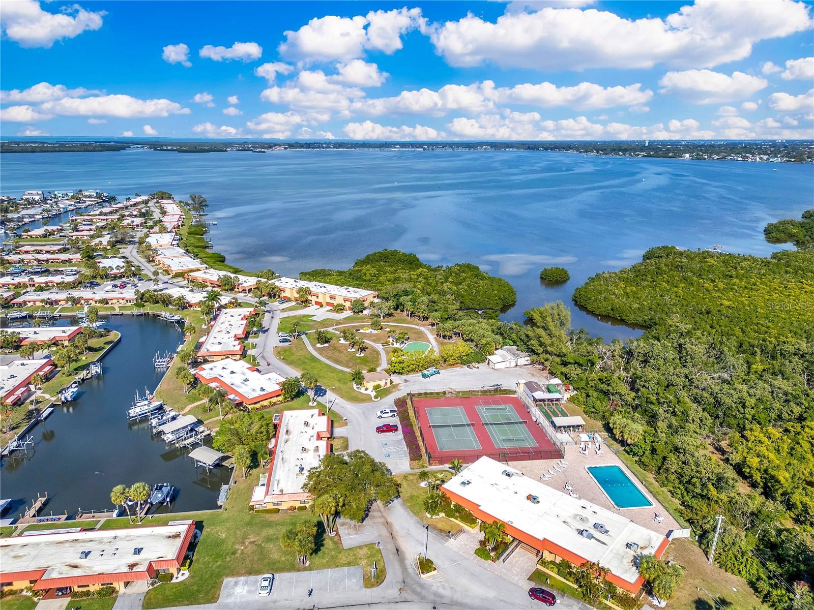 PALMA SOLA HARBOUR SEC 5 - Residential