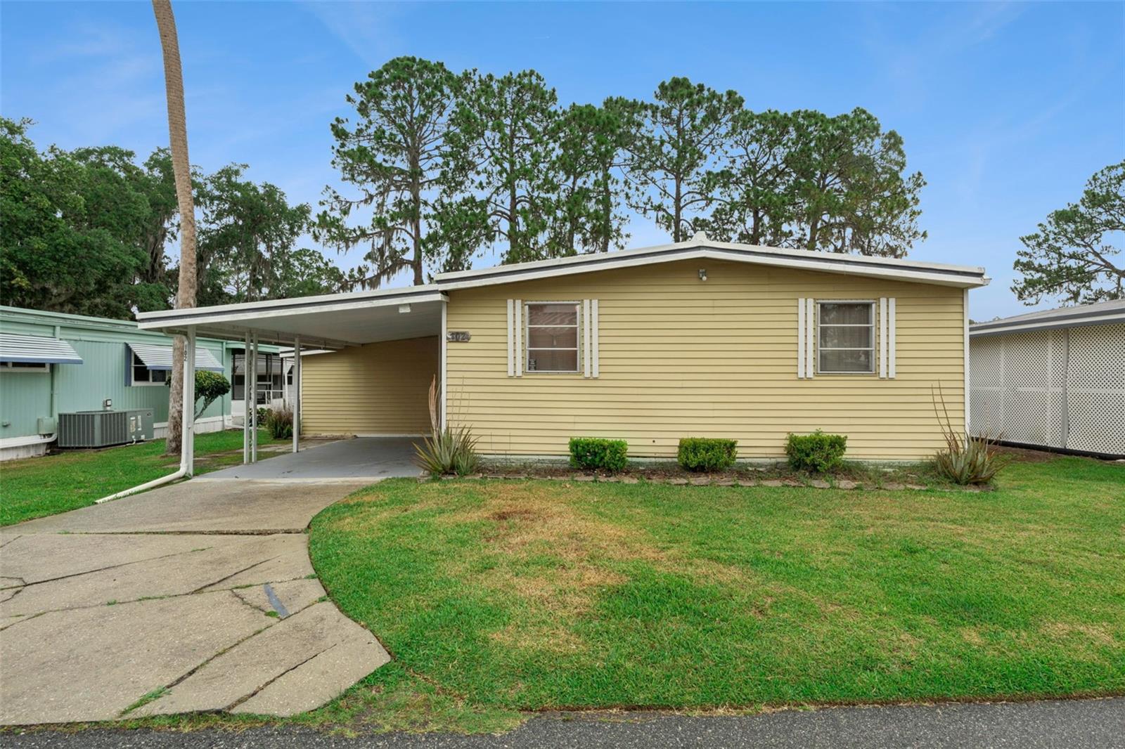 EUSTIS COUNTRY CLUB MANOR MHP UNIT 02A - Residential