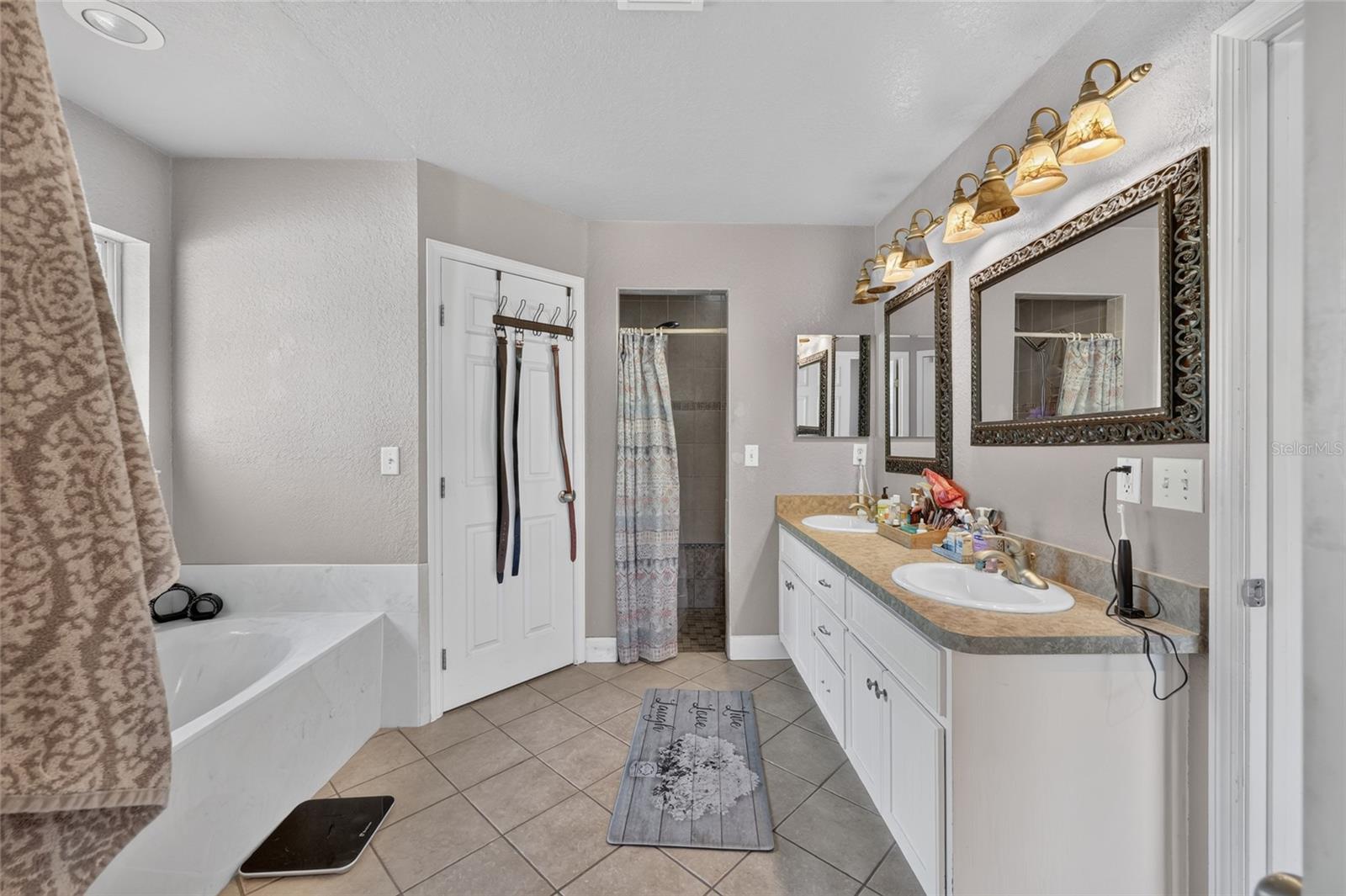 MEADOWBROOK RANCHES ADD 01 - Residential