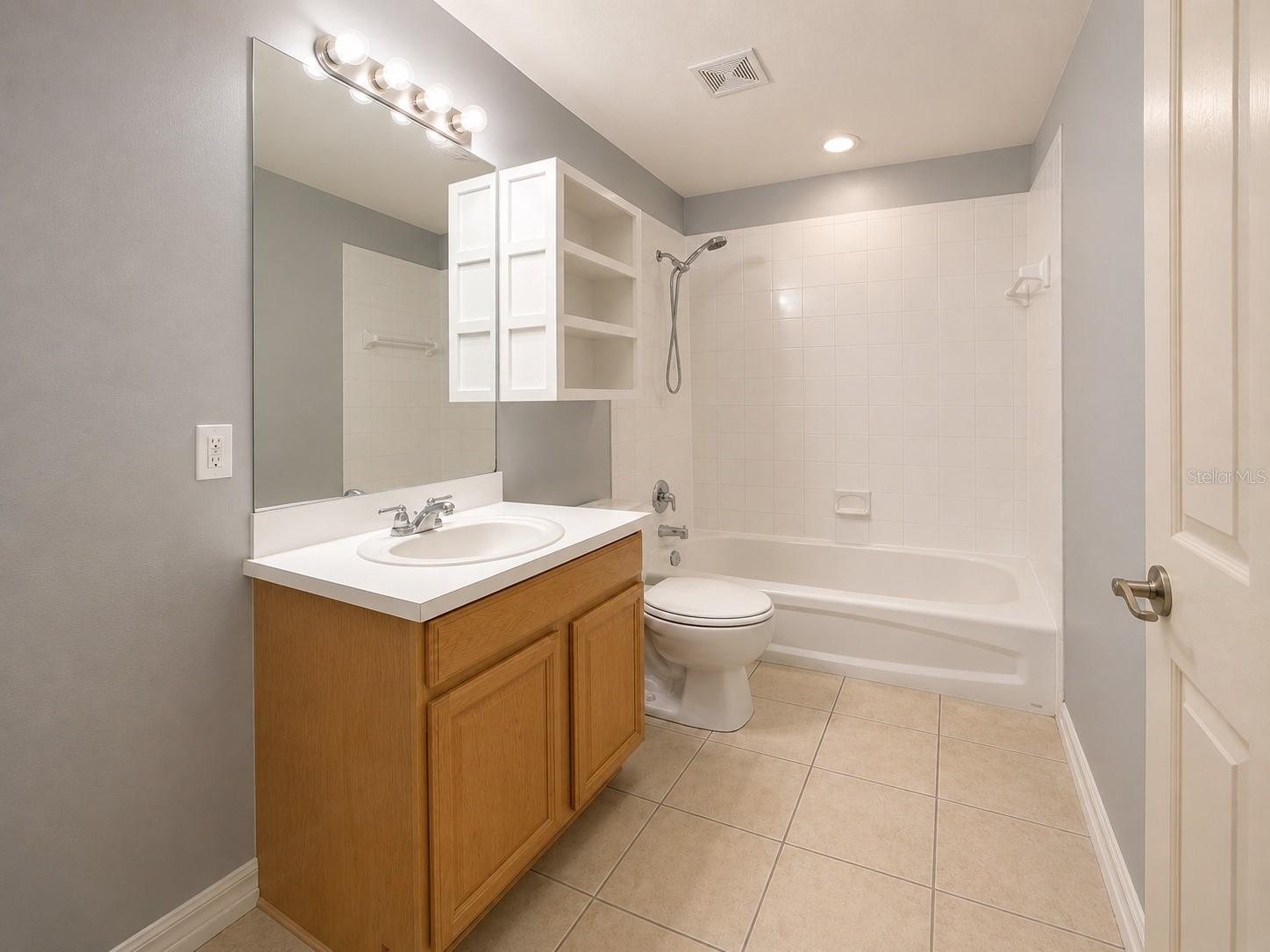 THE TWNHMS AT LIGHTHOUSE COVE VI - Residential Lease