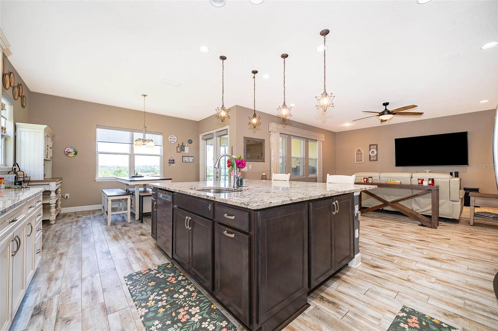 BELLA LAGO - Residential