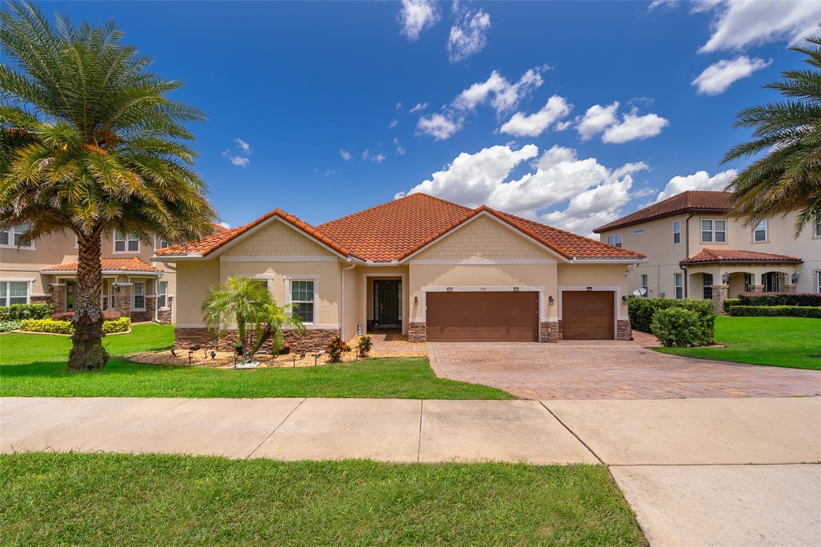 BELLA LAGO - Residential