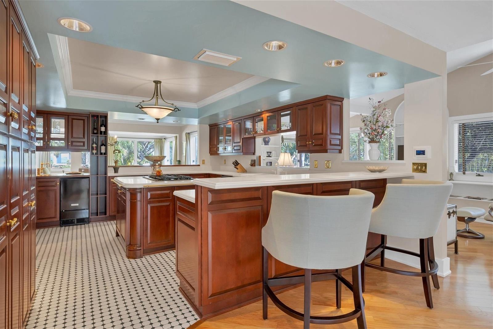 BAY ISLAND - Residential