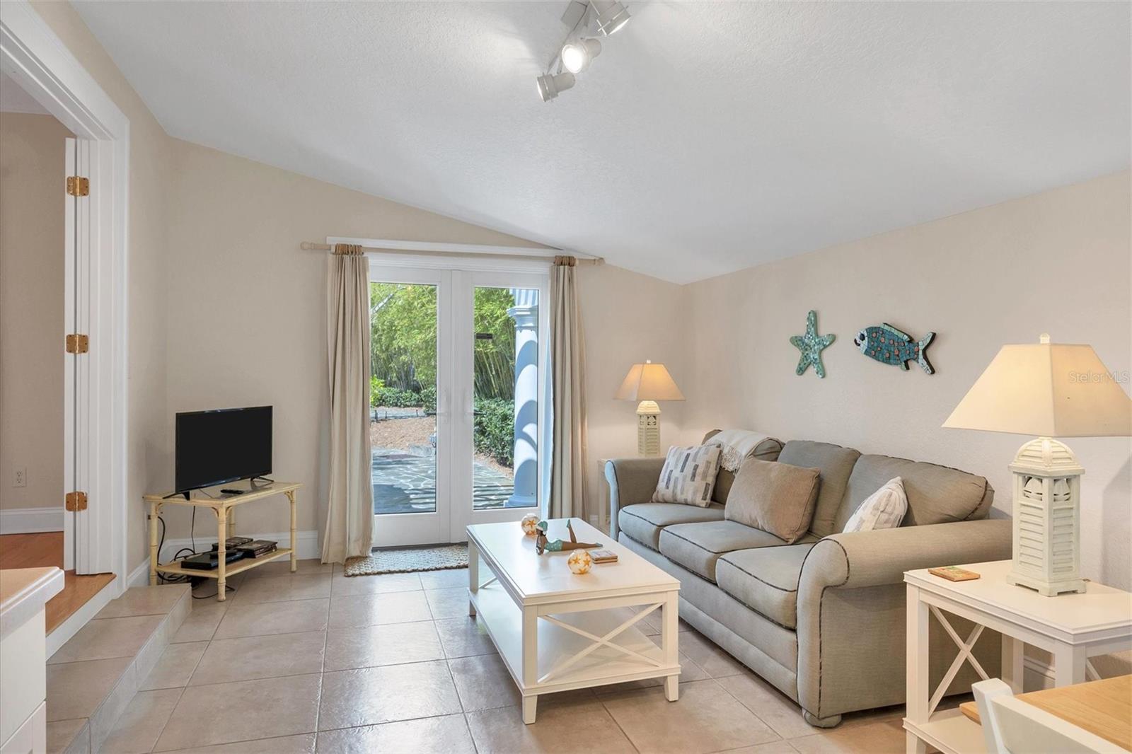 BAY ISLAND - Residential