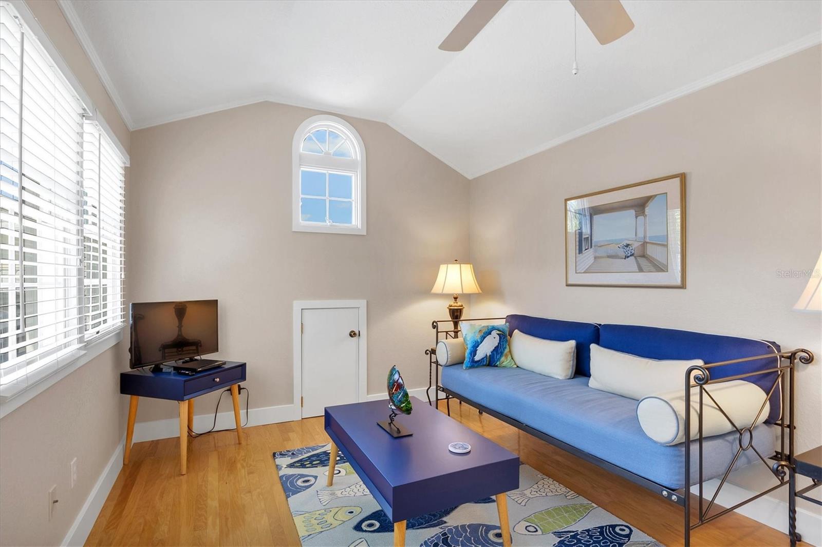 BAY ISLAND - Residential