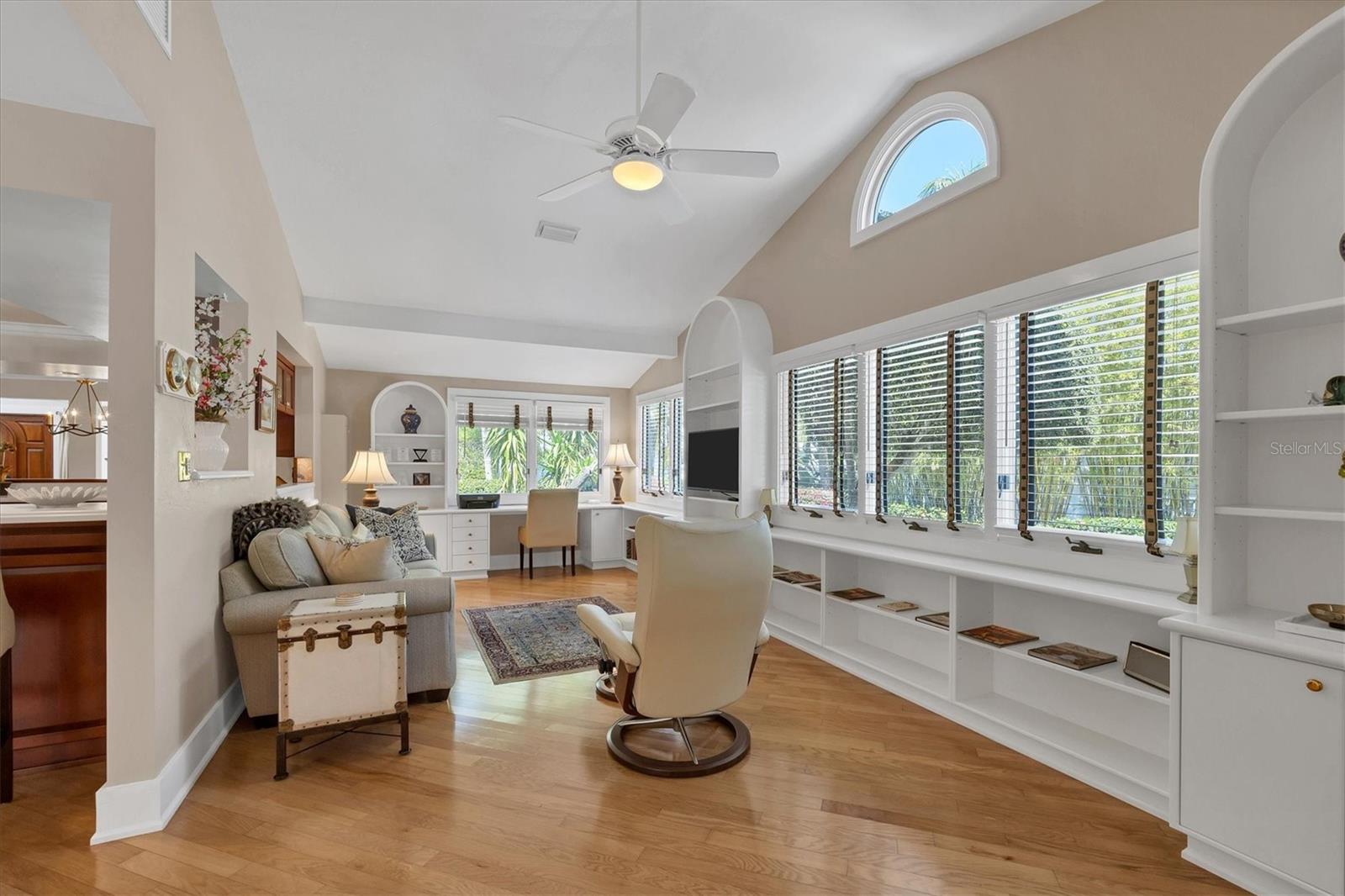 BAY ISLAND - Residential