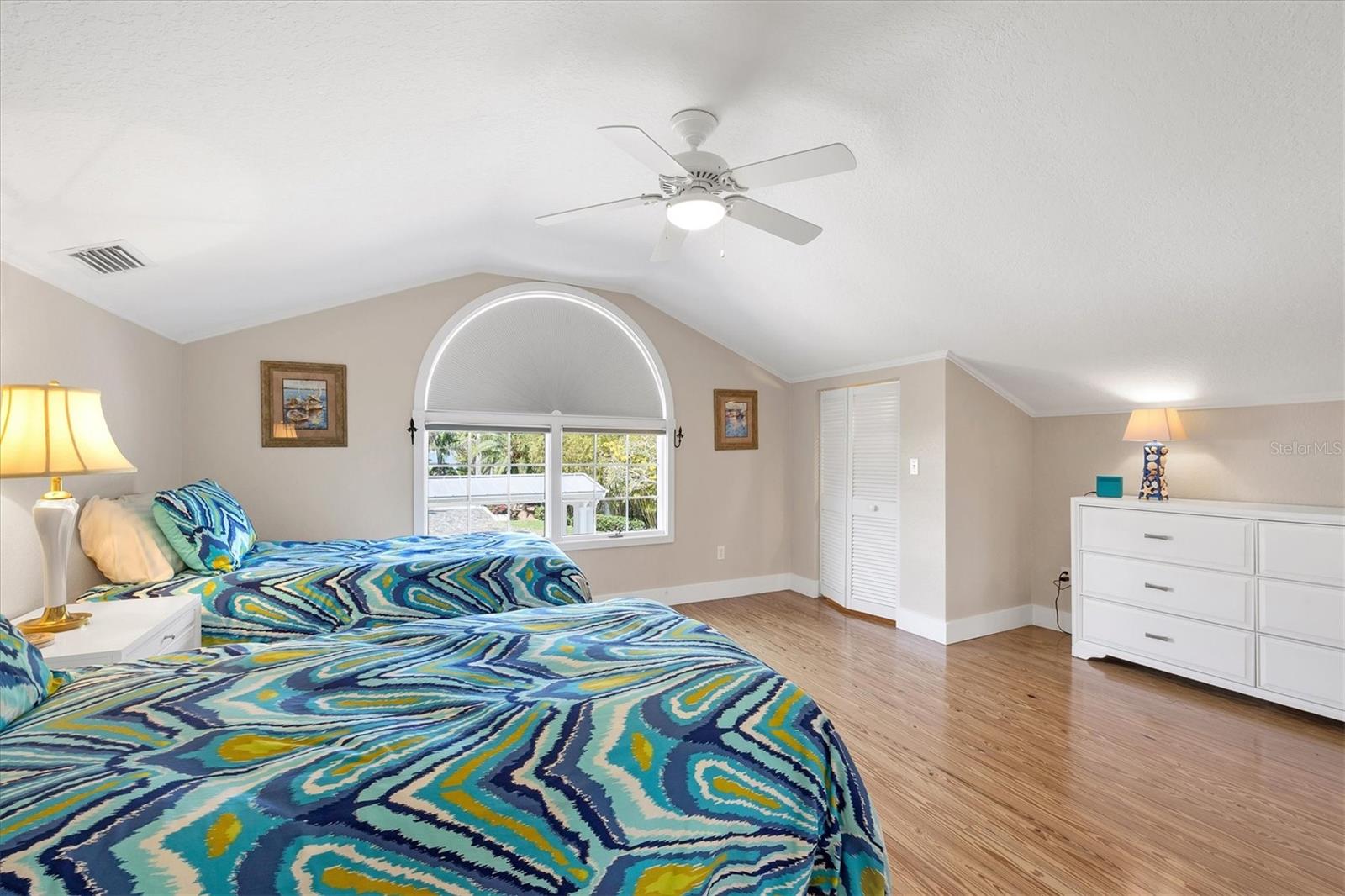 BAY ISLAND - Residential