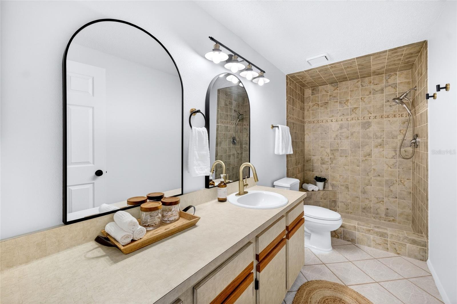 SHOREVIEW PH 2 - Residential