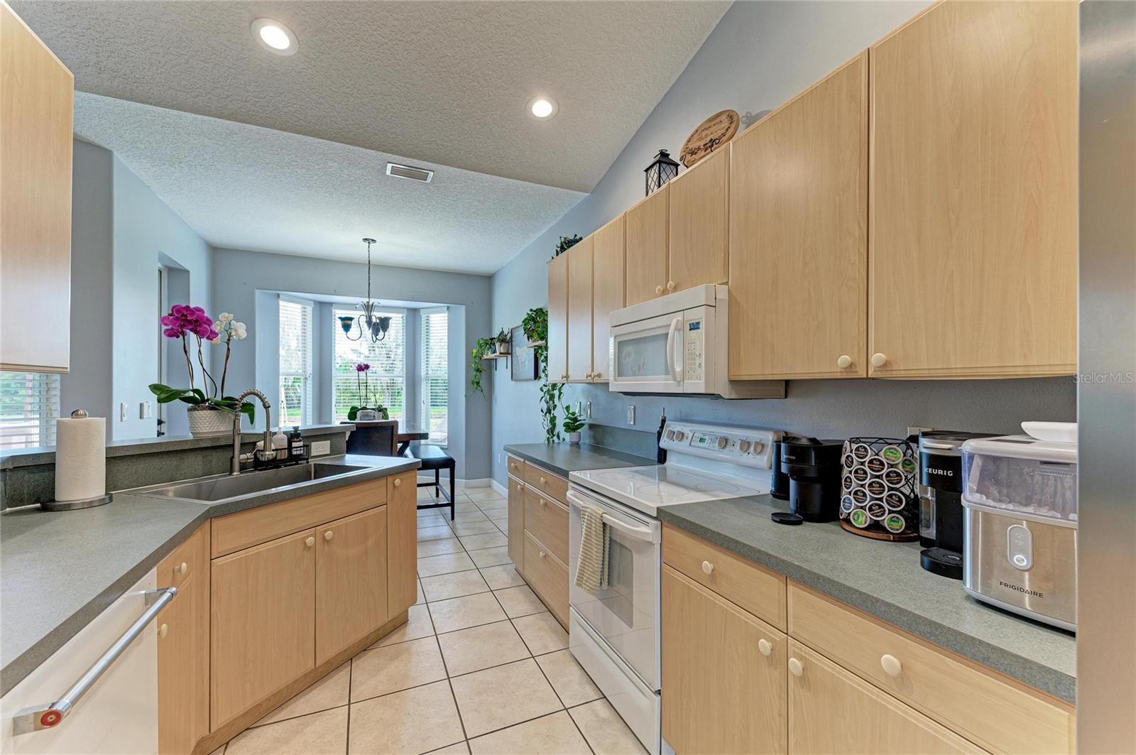 ANCIENT OAKS UNIT ONE - Residential