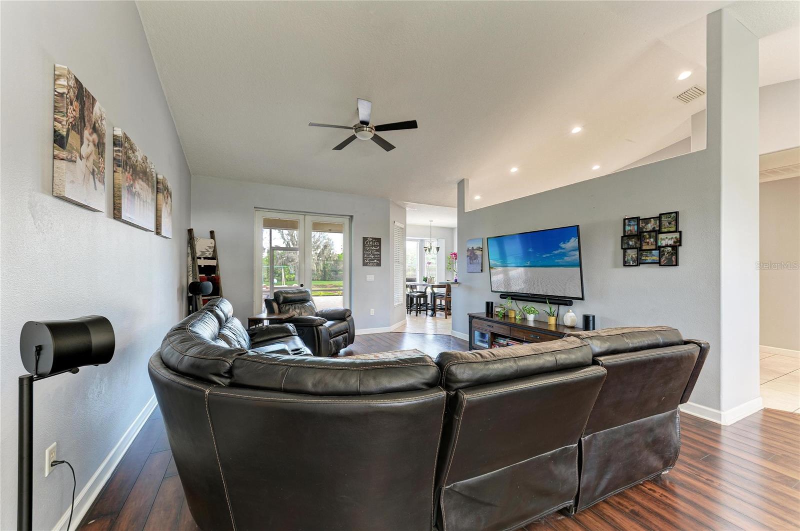 ANCIENT OAKS UNIT ONE - Residential