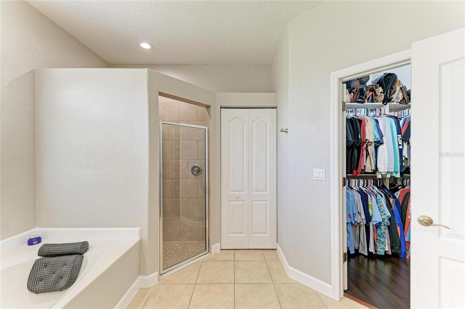 ANCIENT OAKS UNIT ONE - Residential