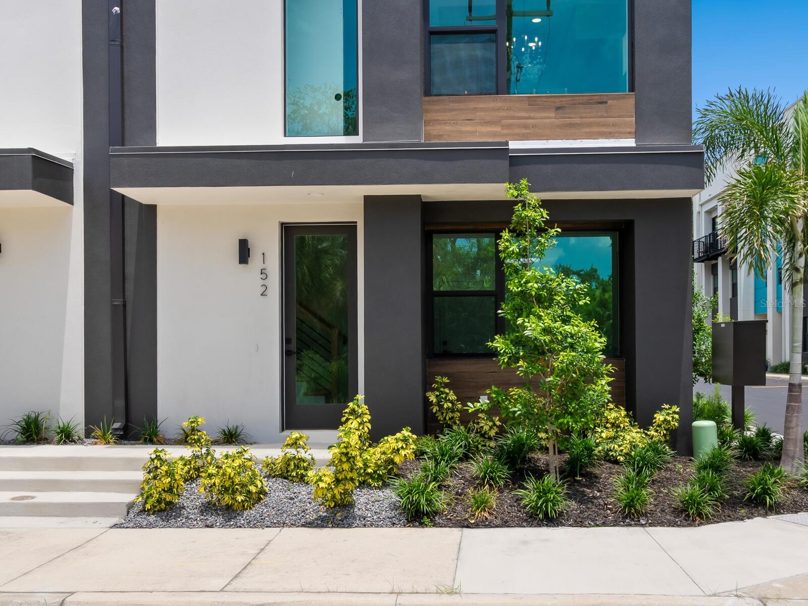 PREMIER ON MAIN - Residential