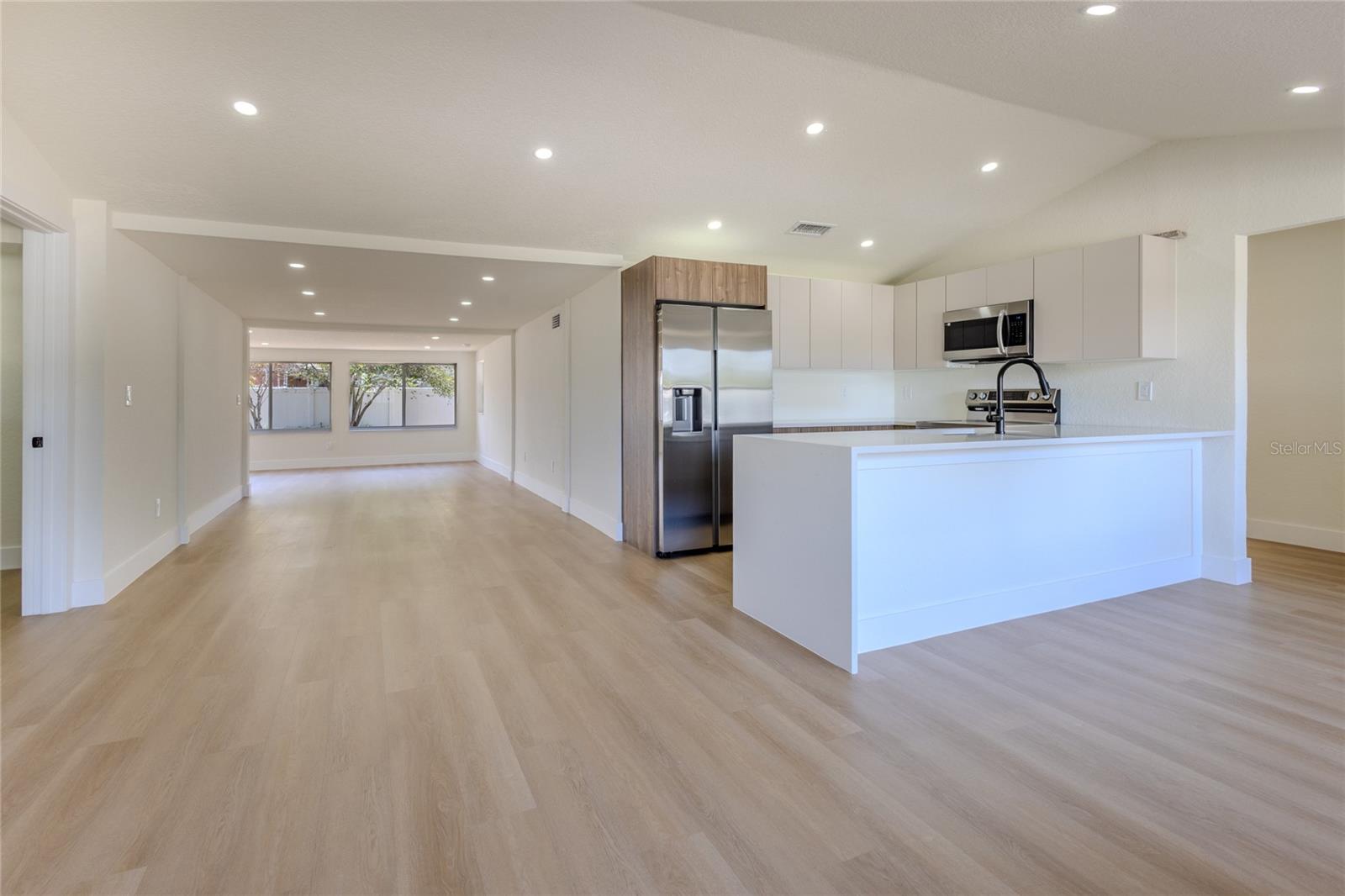 MANHATTAN MANOR 3 - Residential