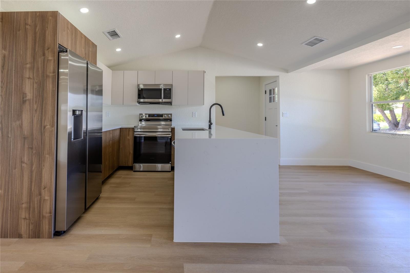 MANHATTAN MANOR 3 - Residential