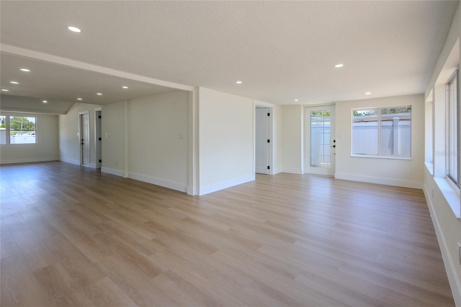 MANHATTAN MANOR 3 - Residential