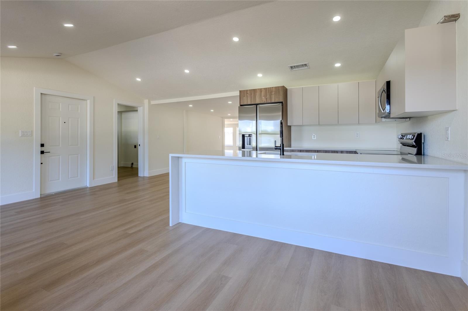 MANHATTAN MANOR 3 - Residential