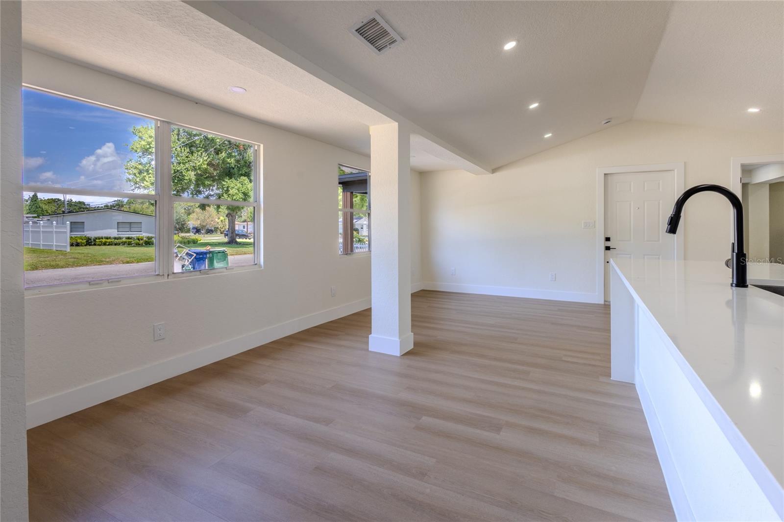 MANHATTAN MANOR 3 - Residential