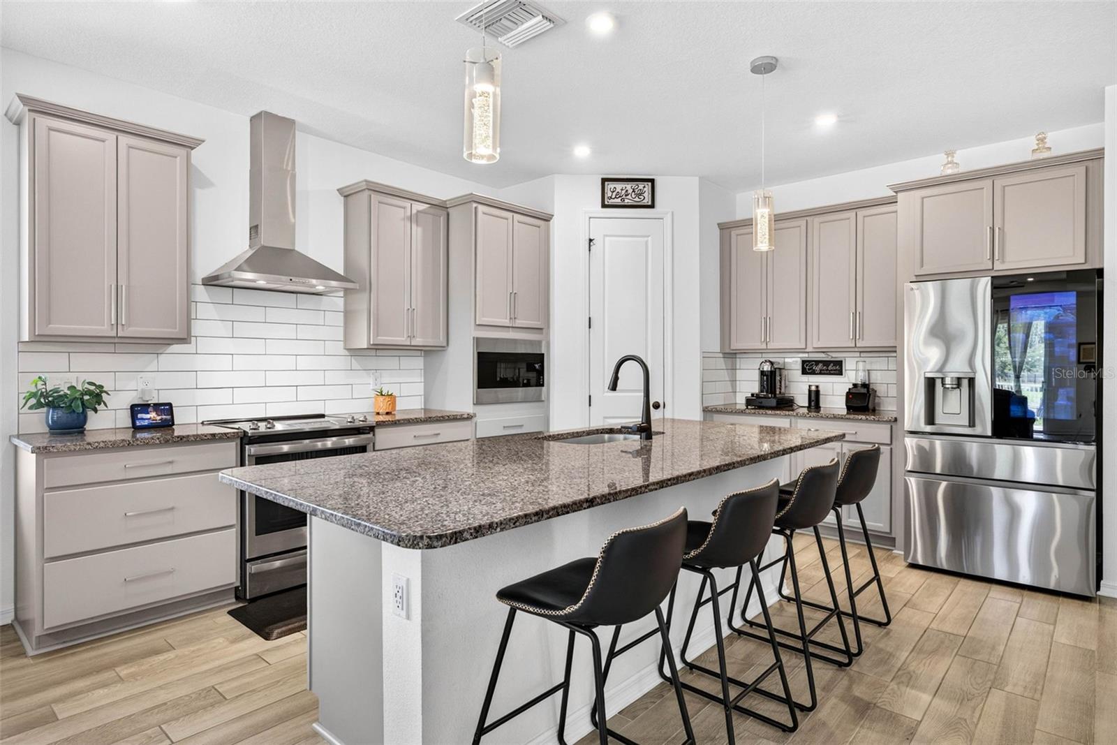LAKESIDE PH 3 - Residential