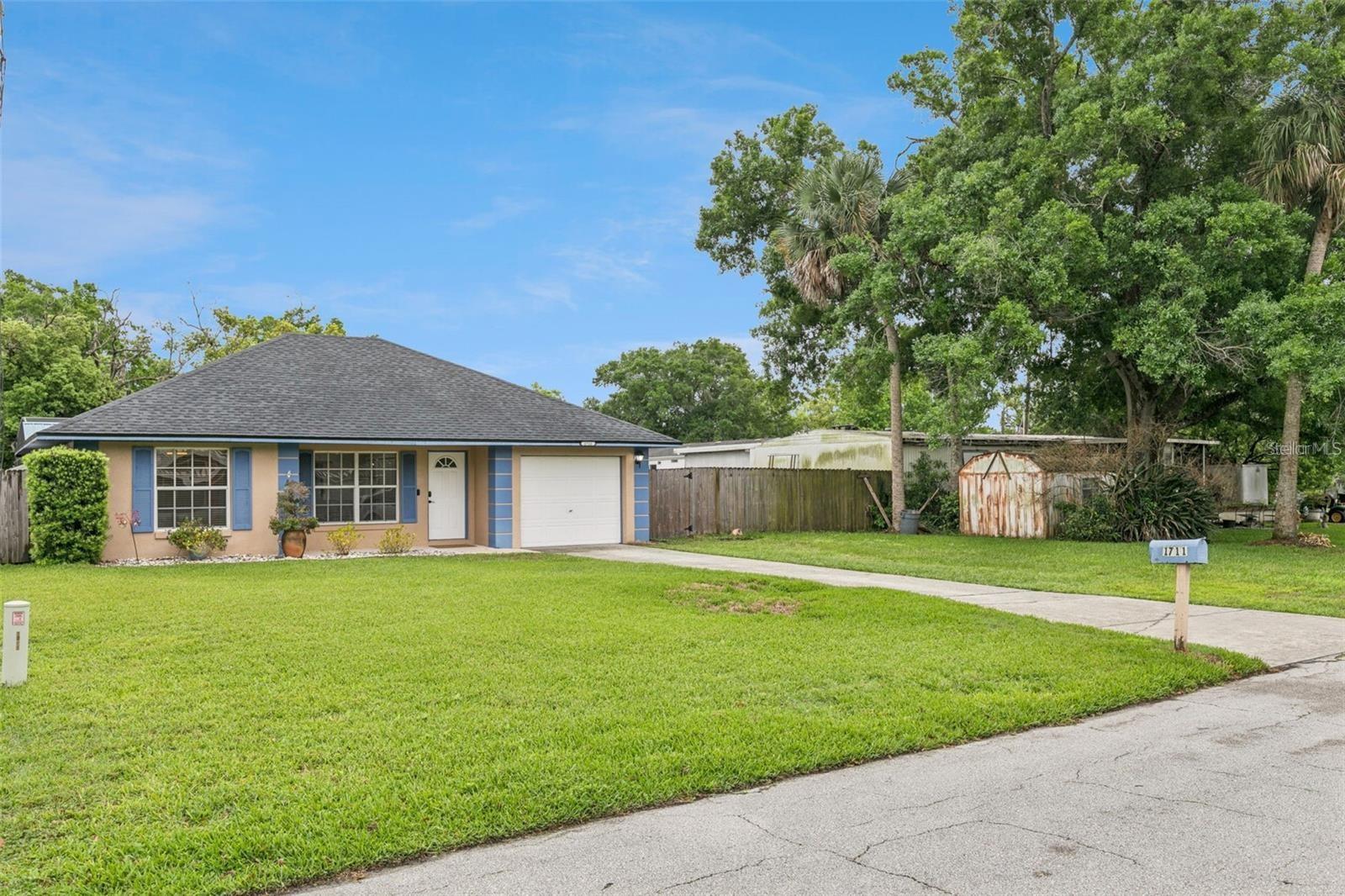 CHARLESTON SQUARE - Residential Lease