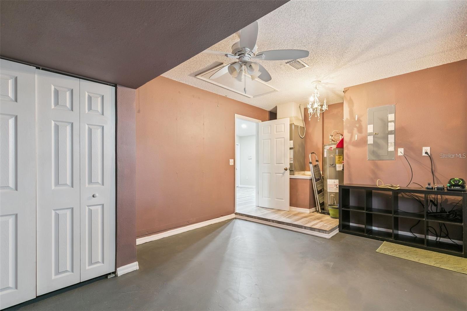 CHARLESTON SQUARE - Residential Lease