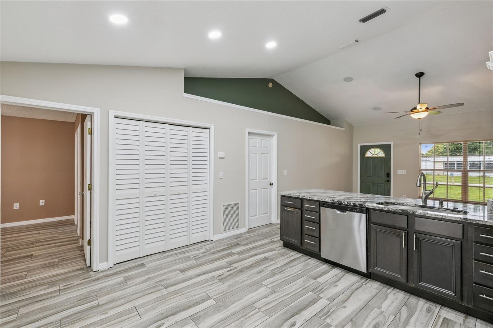 CHARLESTON SQUARE - Residential Lease