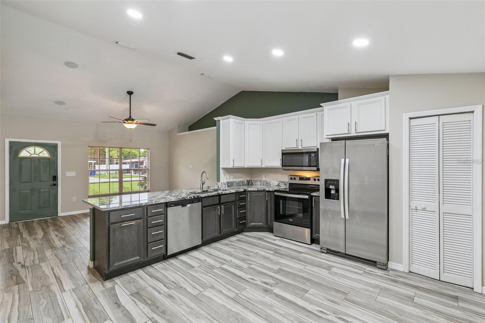 CHARLESTON SQUARE - Residential Lease