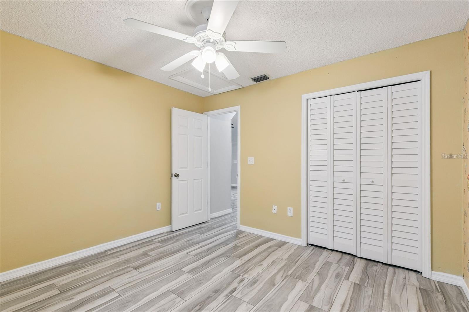 CHARLESTON SQUARE - Residential Lease
