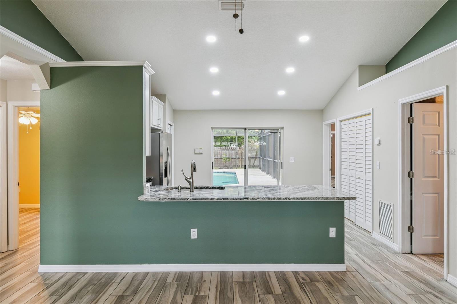 CHARLESTON SQUARE - Residential Lease