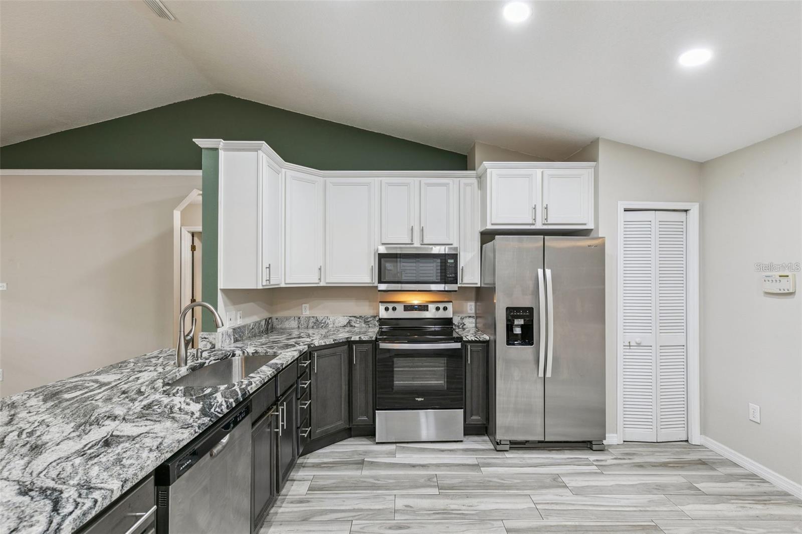 CHARLESTON SQUARE - Residential Lease