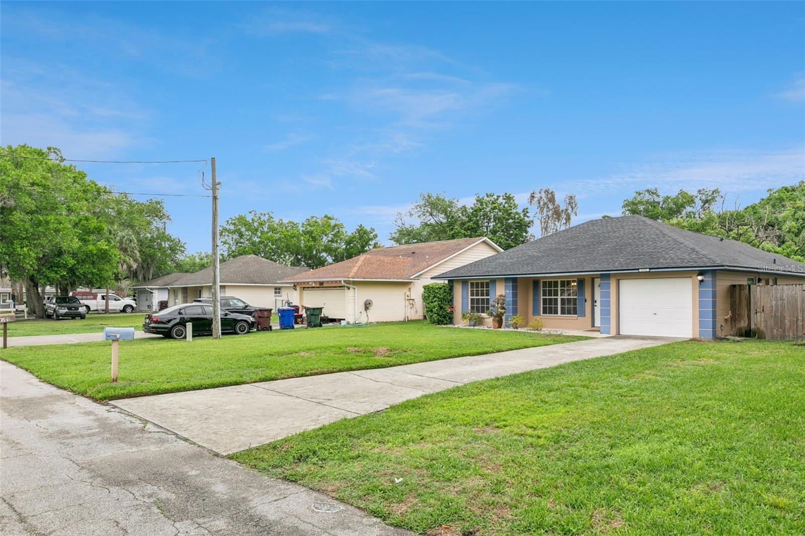 CHARLESTON SQUARE - Residential Lease
