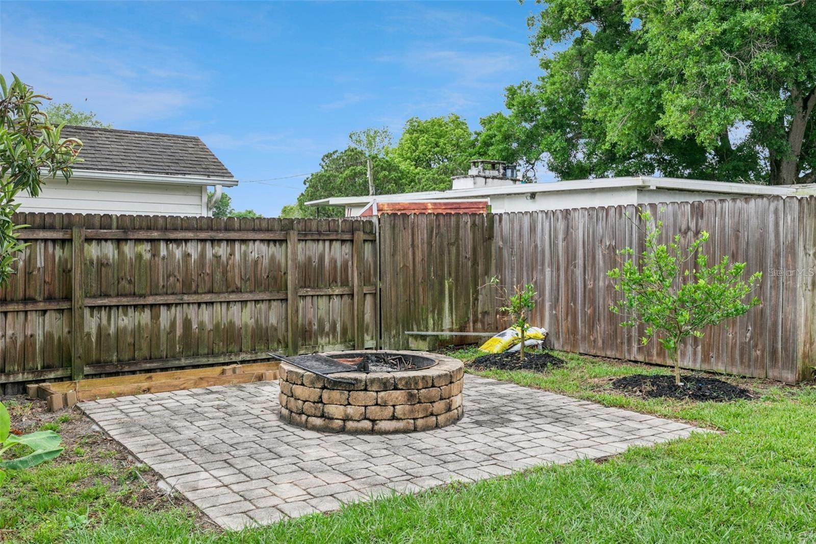 CHARLESTON SQUARE - Residential Lease
