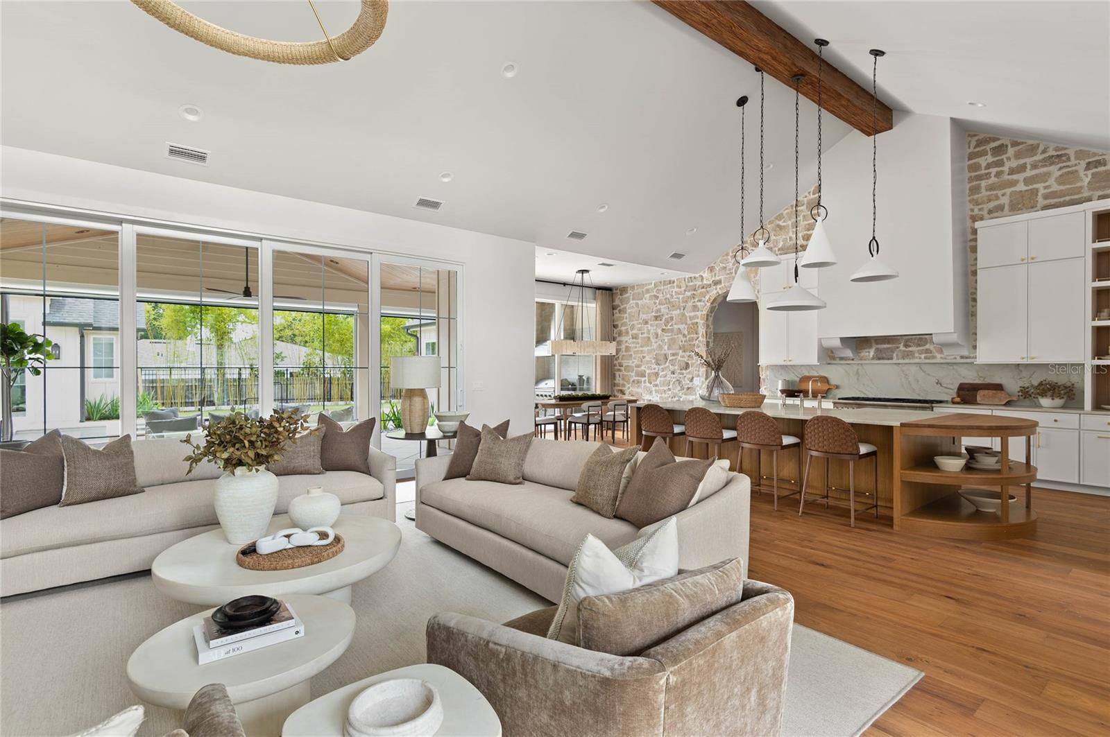 BEVERLY SHORES - Residential