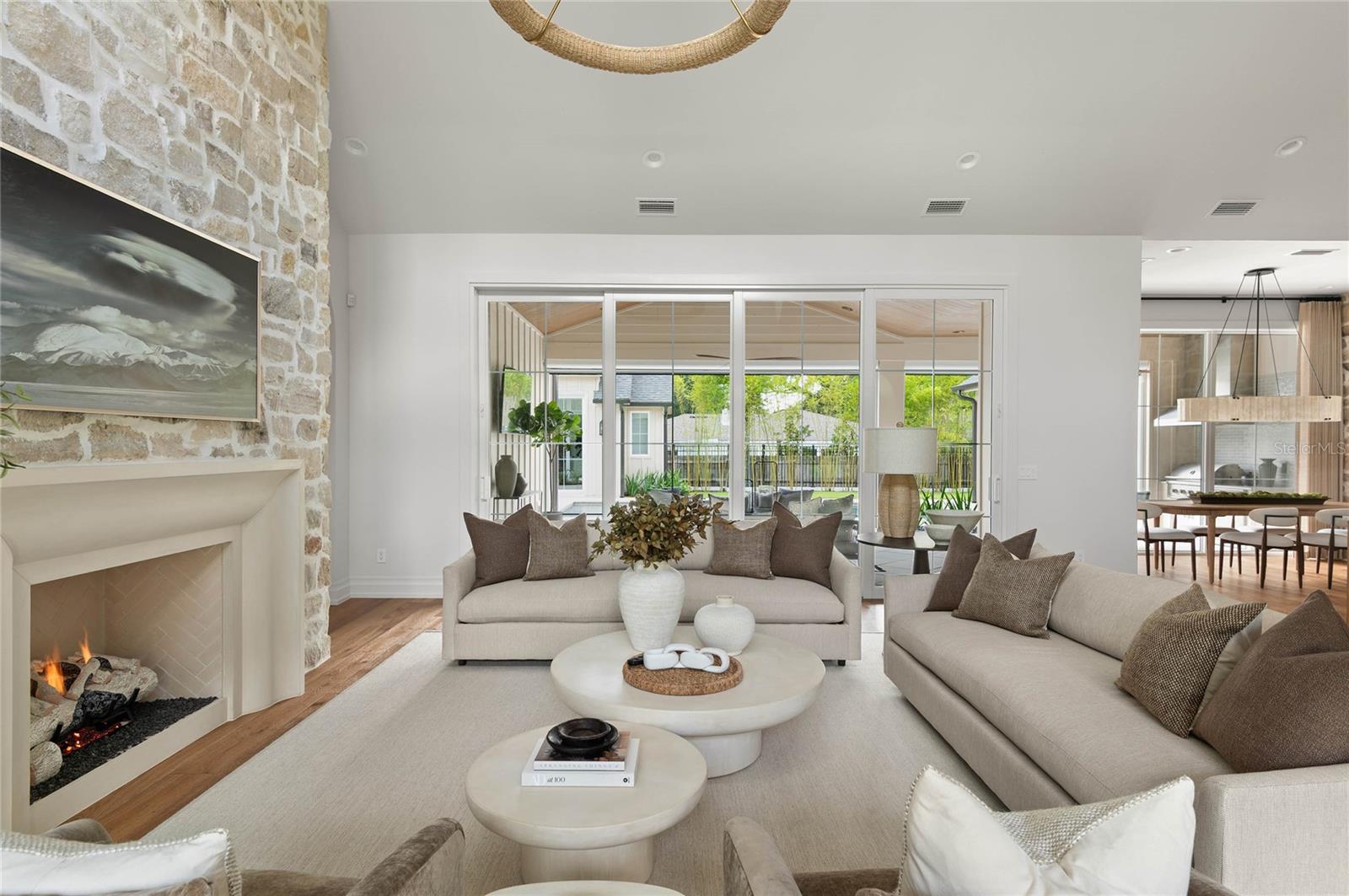 BEVERLY SHORES - Residential